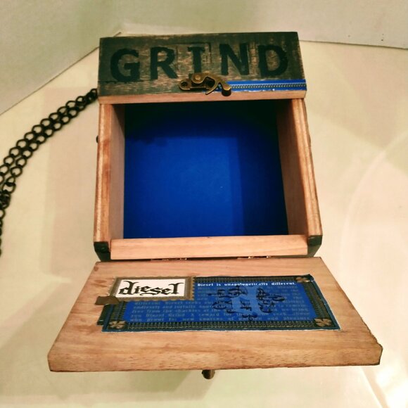 Suenos de Saundra Upcycled, Rare Diesel Grind Cigar Box Purse - Picture 11 of 15